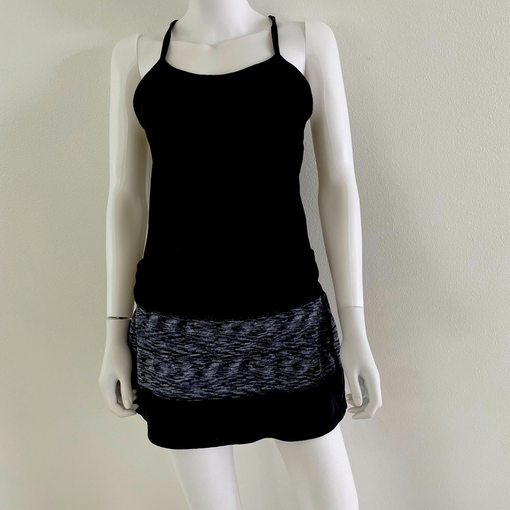 Lululemon tennis skirt size 8 in excellent condition